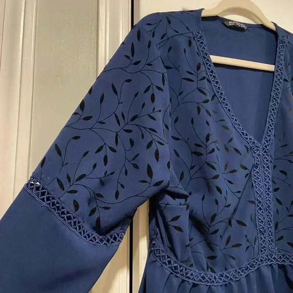 BloomChic Blue Black Velvet Floral Balloon Sleeve V Neck Ruffle Top Size 16 - Picture 2 of 11